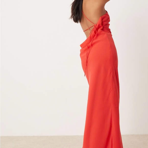 Elegant Red One-Shoulder Dress - Picture 3 of 4